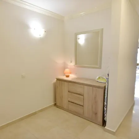 Apartment Komfortable Wohnung, Nur Einen Steinwurf Vom Entfernt