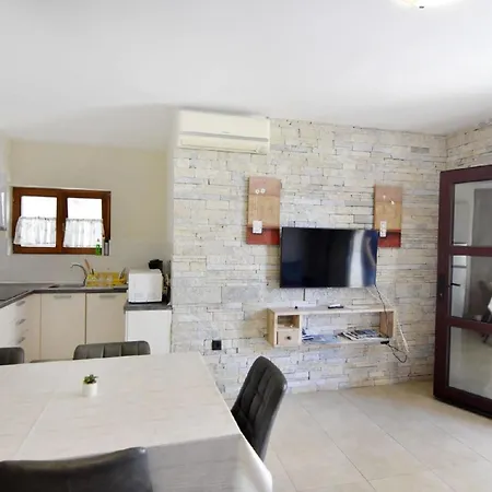 Apartment Komfortable Wohnung, Nur Einen Steinwurf Vom Entfernt