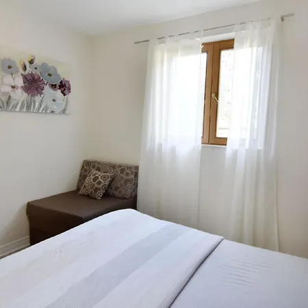 Komfortable Wohnung, Nur Einen Steinwurf Vom Entfernt * Biograd Na Moru