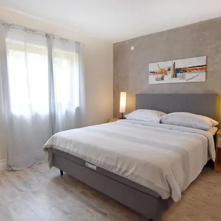 Komfortable Wohnung, Nur Einen Steinwurf Vom Entfernt Apartment