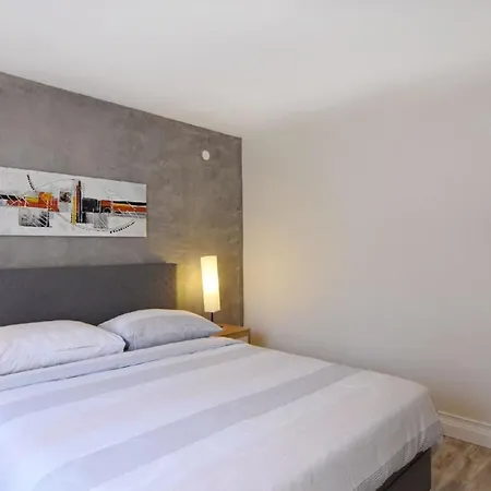 Apartment Komfortable Wohnung, Nur Einen Steinwurf Vom Entfernt *