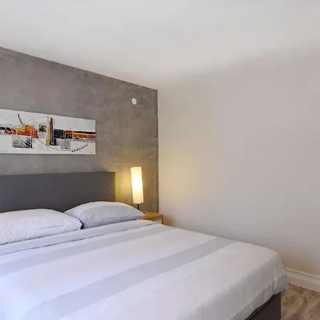 Apartment Komfortable Wohnung, Nur Einen Steinwurf Vom Entfernt *