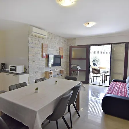 Komfortable Wohnung, Nur Einen Steinwurf Vom Entfernt Apartment Biograd Na Moru