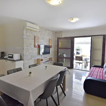 Komfortable Wohnung, Nur Einen Steinwurf Vom Entfernt Apartment Biograd Na Moru